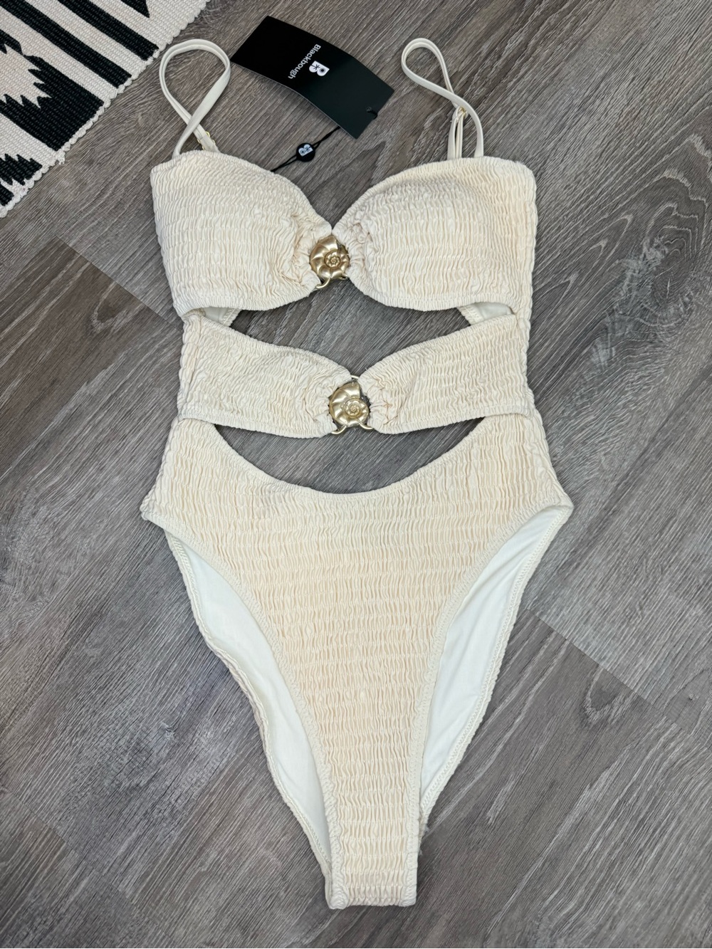 NWT Blackbough Swim Kaia Cut-Out One Piece / Ivory Coast Smocked Small - Picture 7 of 14